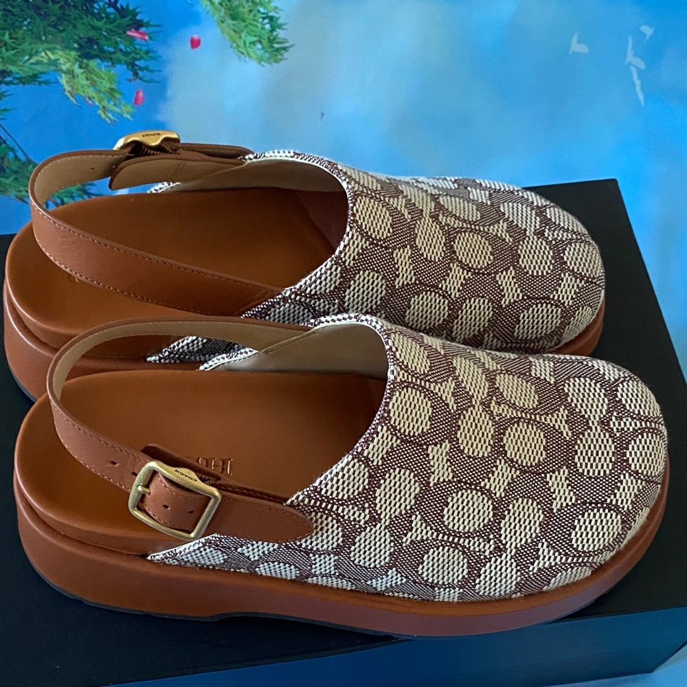 NWT COACH
Women's Sculpted C Signature Jacquard
Logo Platform Clogs - Picture 4 of 16